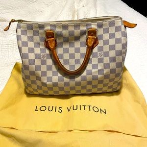 Louis Vuitton Speedy 30 bag.
